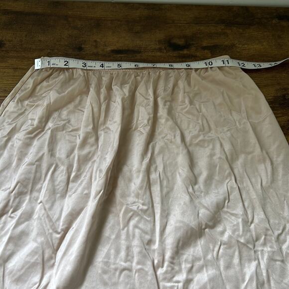 Gilligan & O’malley Nude 18” Elastic Waist Slip - Picture 3 of 9